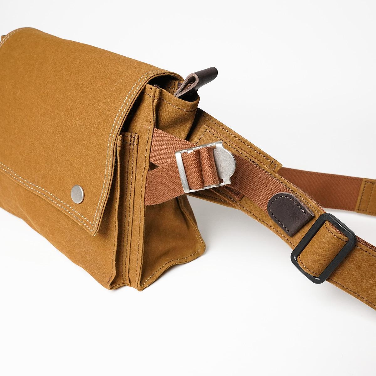 シェルターダック フラップボディバッグ