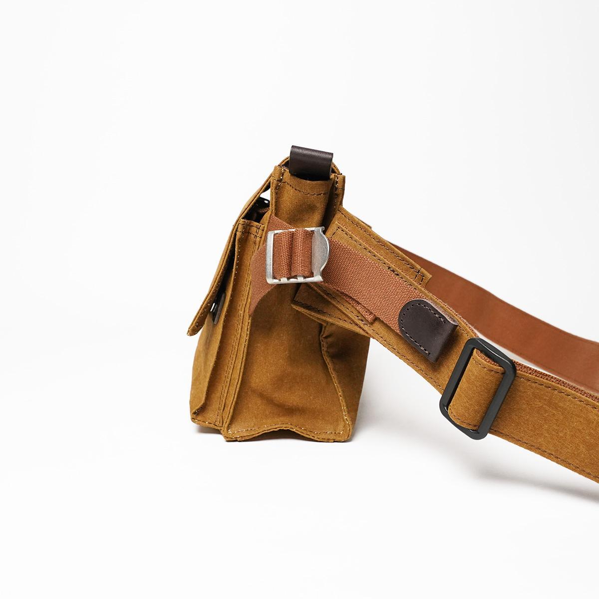 シェルターダック フラップボディバッグ