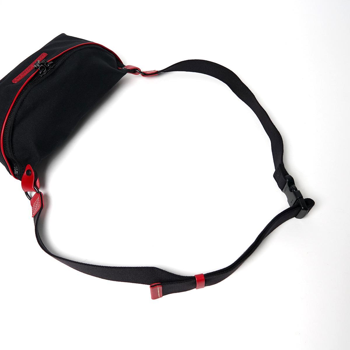 BLACK セパレートミニボディバッグ