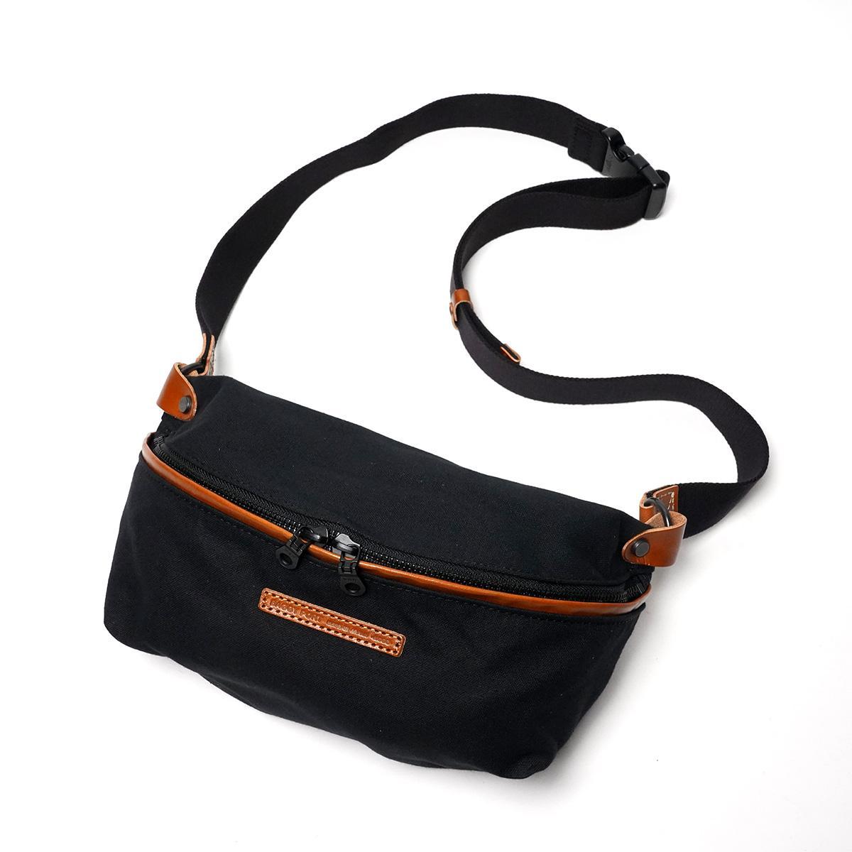 BLACK セパレートミニボディバッグ