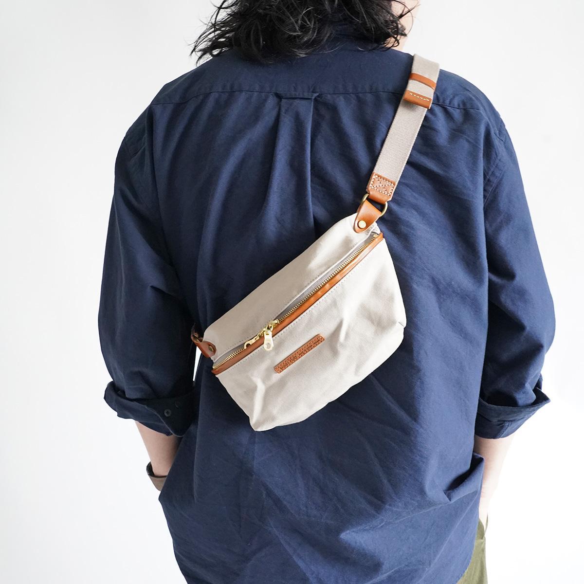 BLACK セパレートミニボディバッグ