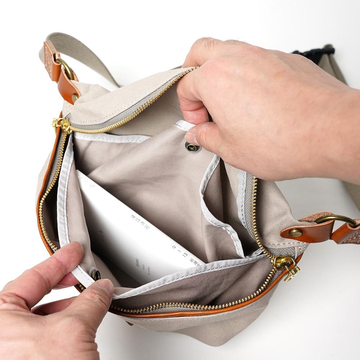 BLACK セパレートミニボディバッグ