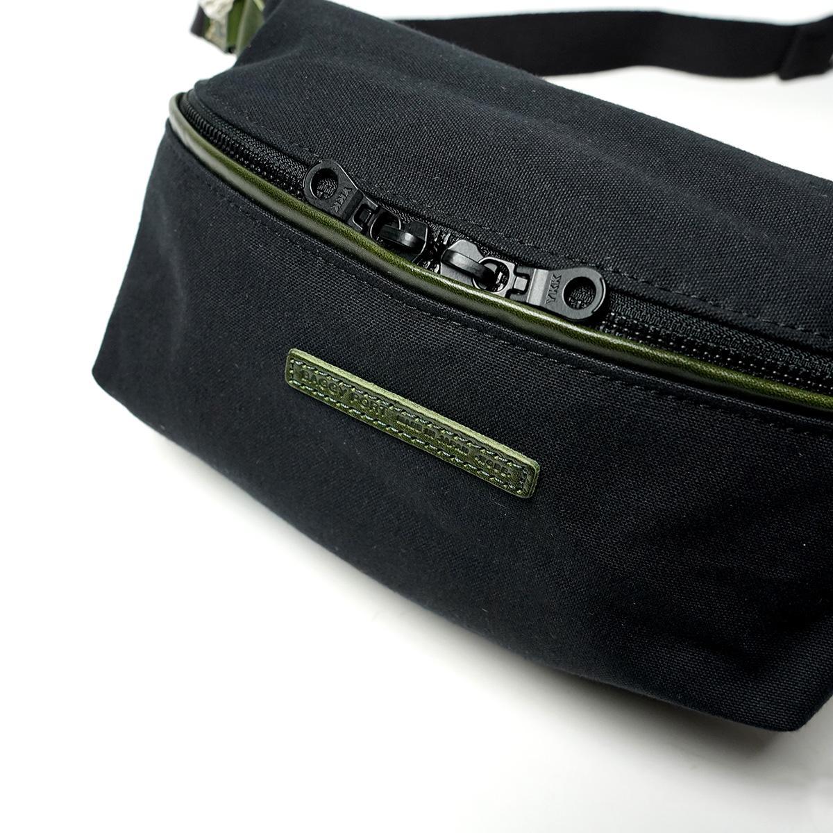 BLACK セパレートミニボディバッグ