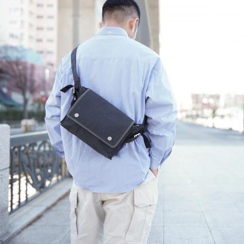 シェルターダック フラップボディバッグ