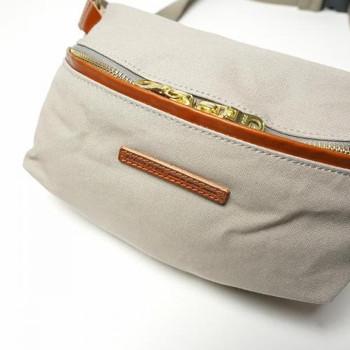 BLACK セパレートミニボディバッグ