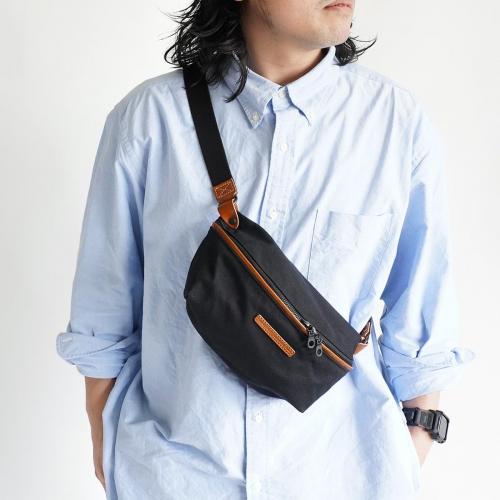 BLACK セパレートミニボディバッグ