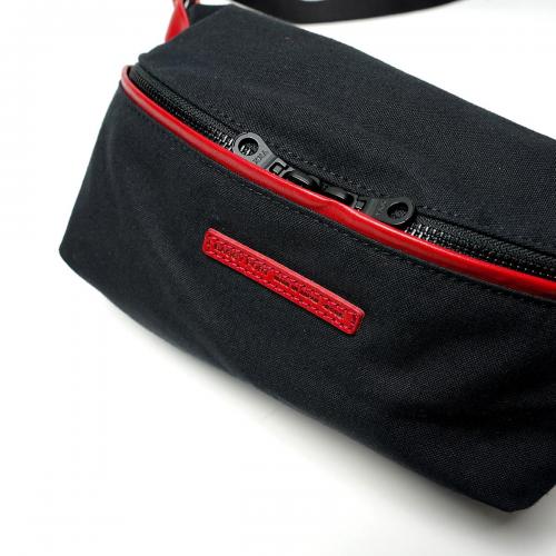 BLACK セパレートミニボディバッグ