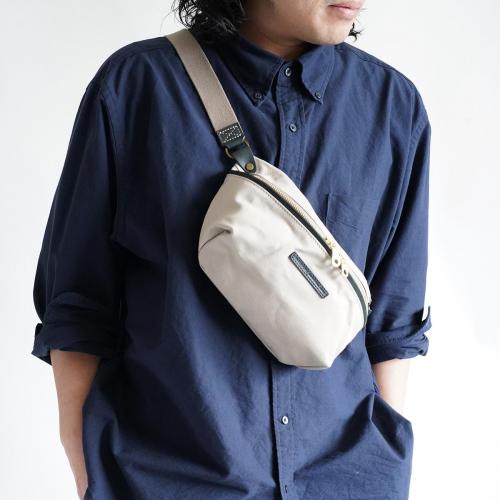 BLACK セパレートミニボディバッグ