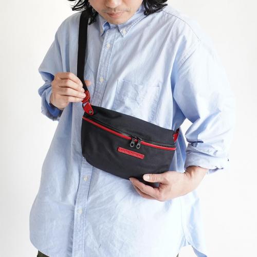 BLACK セパレートミニボディバッグ