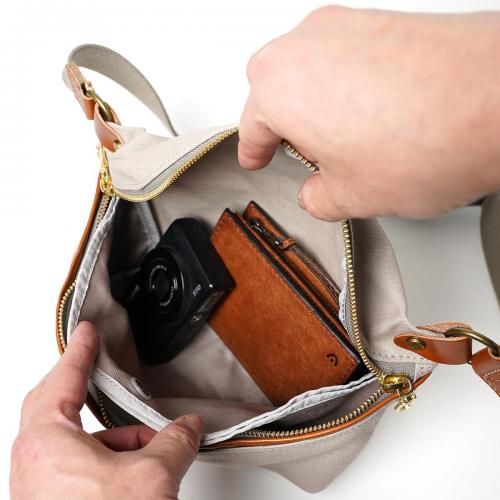 BLACK セパレートミニボディバッグ