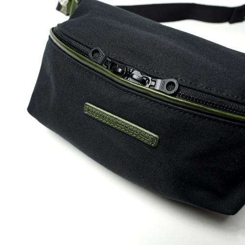 BLACK セパレートミニボディバッグ