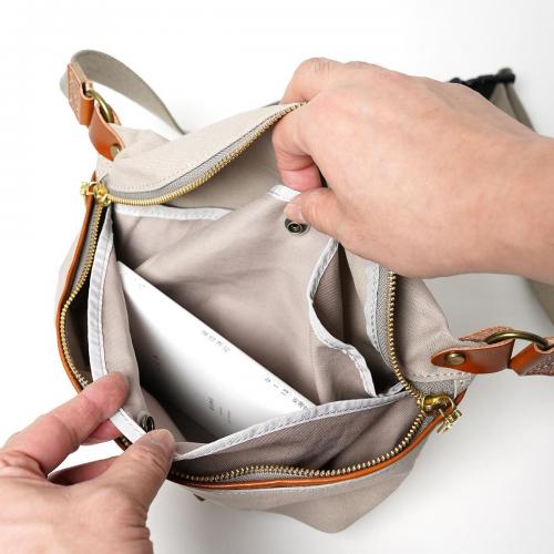 BLACK セパレートミニボディバッグ